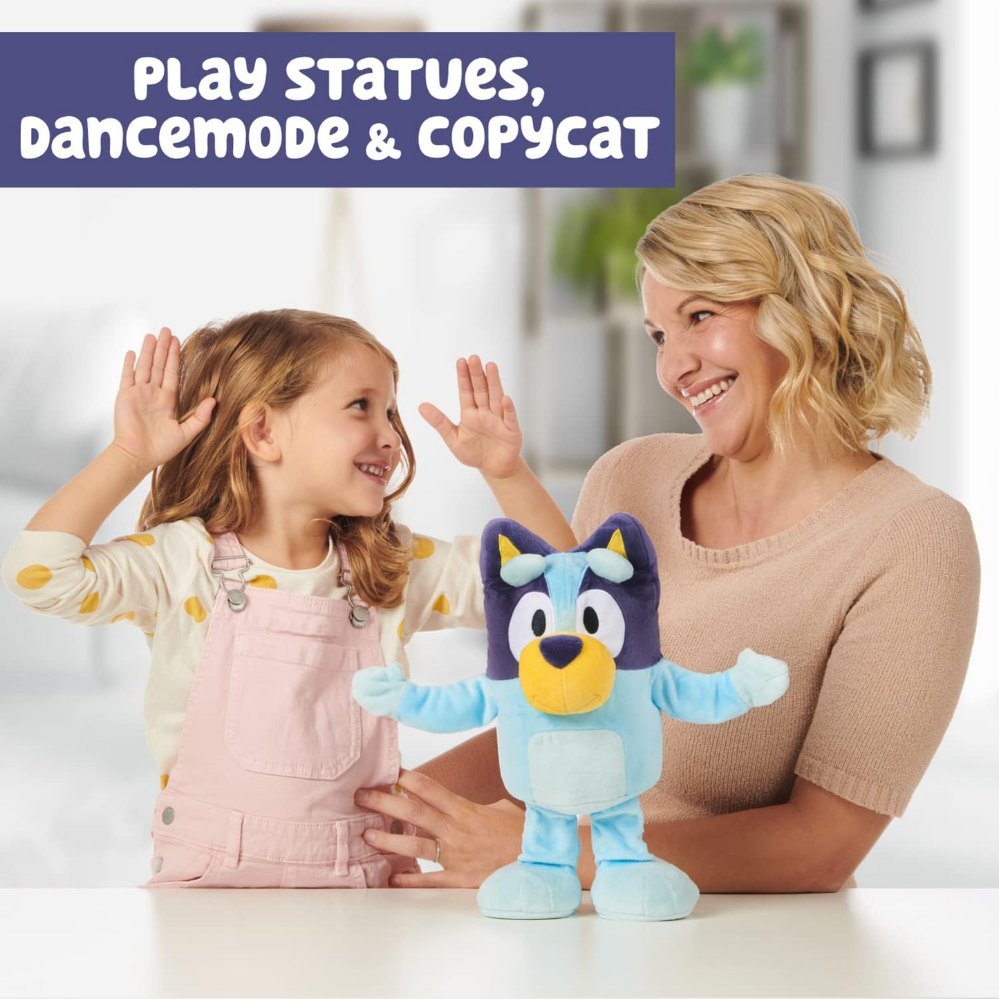 Bluey  Dance e brinque de pelúcia falante e animado com 4 músicas, 3 jogos; Staues, Dance e Copycat e 55 frases