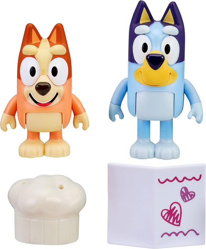 Bluey  Conjunto oficial de personagens colecionáveis do Queens com 2 figuras apresentando Bluey e Bingo com capa Queen Rainbow e acessórios de coroa