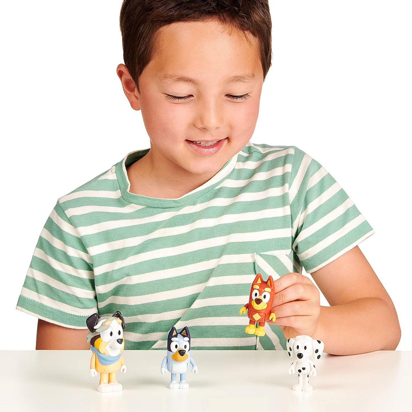 Bluey Pacote de 4 colegas de escola; Figuras de ação colecionáveis oficiais do Bluey de 2,5 a 3 polegadas, incluindo Jack, Pretzel e Mackenzie com seus próprios acessórios para lancheira