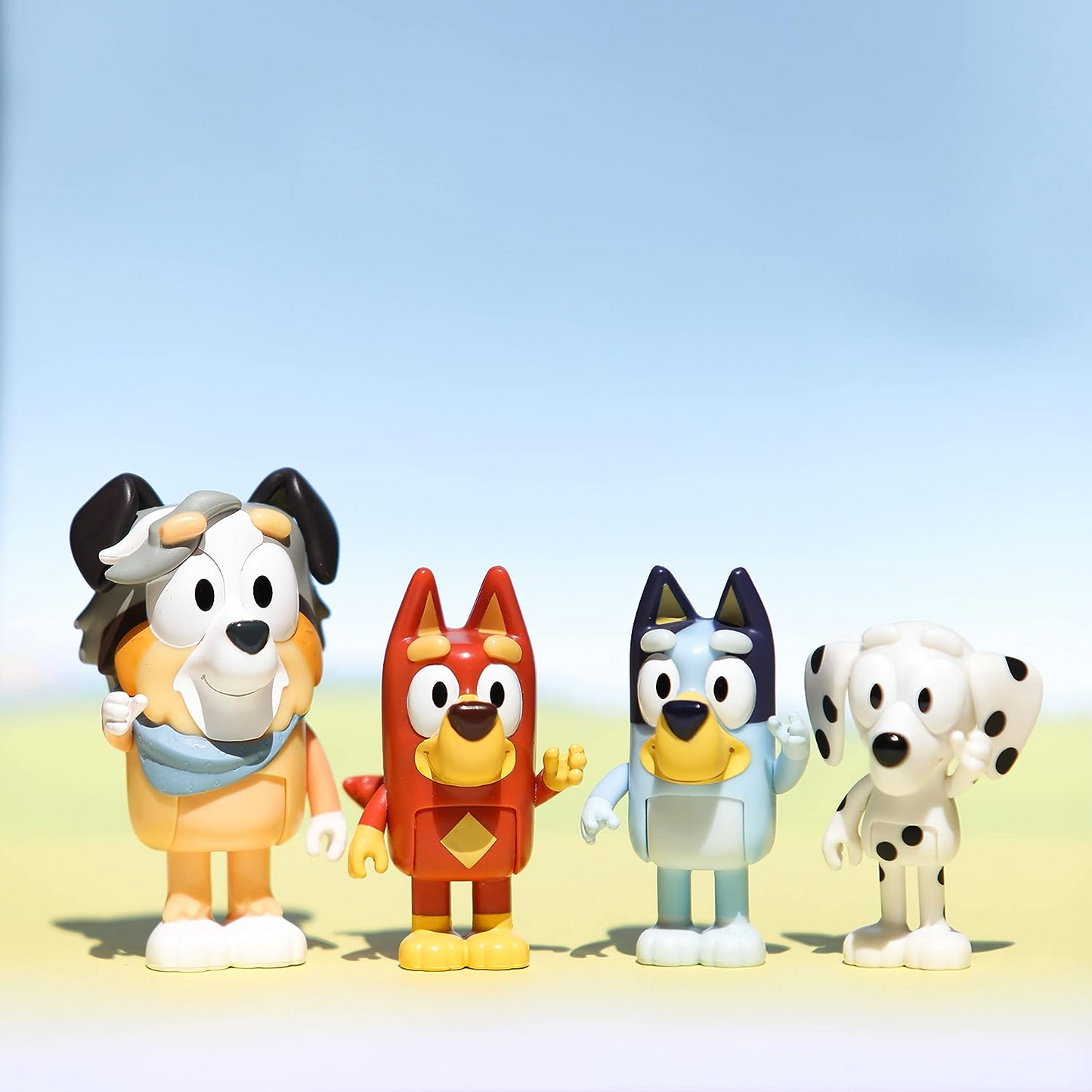 Bluey Pacote de 4 colegas de escola; Figuras de ação colecionáveis oficiais do Bluey de 2,5 a 3 polegadas, incluindo Jack, Pretzel e Mackenzie com seus próprios acessórios para lancheira