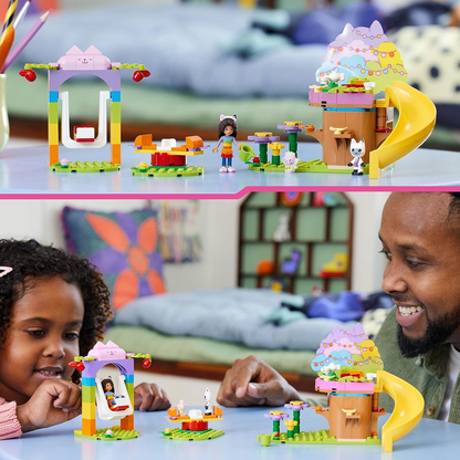 LEGO 10787 Gabby's Dollhouse Kitty Fairy's Garden Party Toy Playset com Gabby & Pandy Paws Figures plus Tree House, Swing, Slide & Roundabout, presente para meninas, meninos, crianças de 4 anos ou mais (pré-encomenda agora)