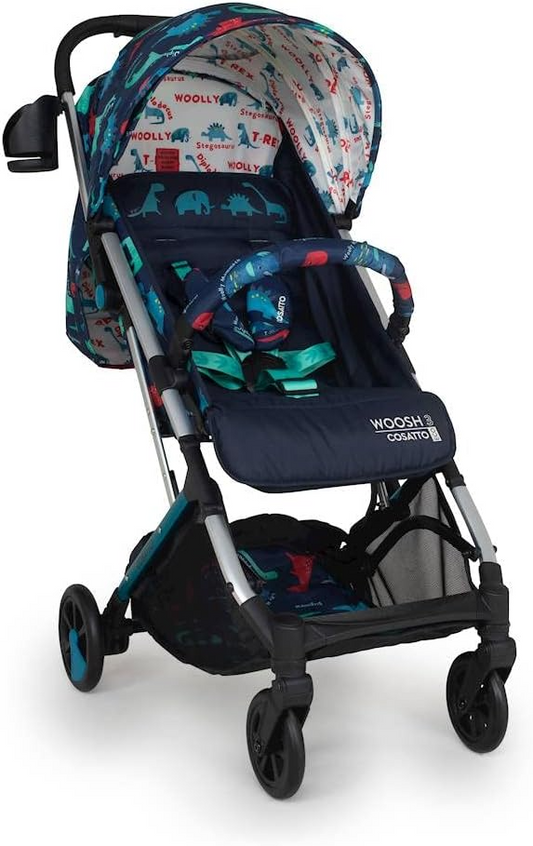 Cosatto Woosh Stroller 3 – Cochecito ligero desde el nacimiento hasta los 25 kg – Mango telescópico compacto, plegable con una sola mano, cesta de compras extra grande, portavasos y funda para lluvia (D es para Dino)