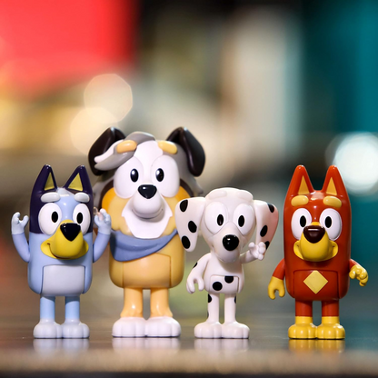 Bluey Pacote de 4 colegas de escola; Figuras de ação colecionáveis oficiais do Bluey de 2,5 a 3 polegadas, incluindo Jack, Pretzel e Mackenzie com seus próprios acessórios para lancheira