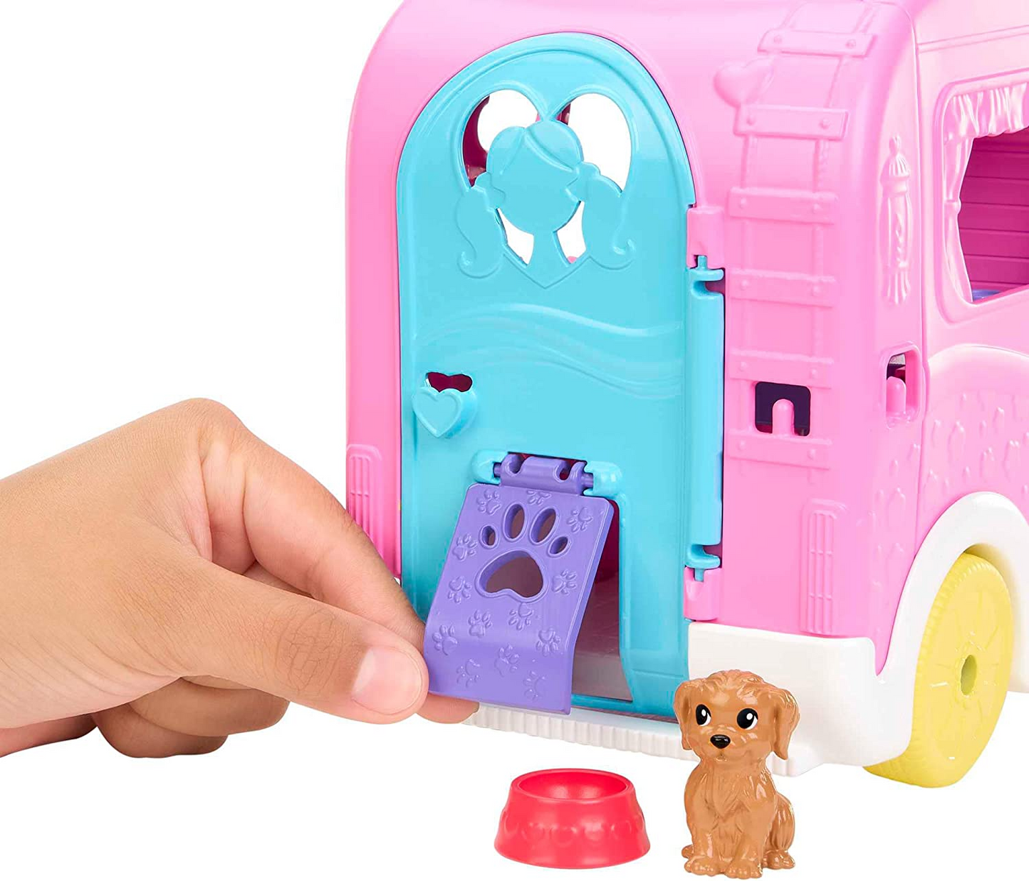 Barbie Camper, Chelsea 2 em 1 Playset com boneca pequena, 2 animais de estimação e 15 acessórios, veículo se transforma em acampamento, HNH90