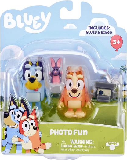 Bluey  Conjunto oficial de personagens colecionáveis do Queens com 2 figuras apresentando Bluey e Bingo com capa Queen Rainbow e acessórios de coroa