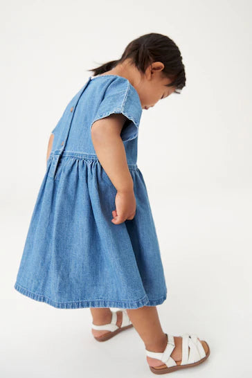 |Girl| Vestido Azul Denim Morango Bordado (3 meses a 8 anos)