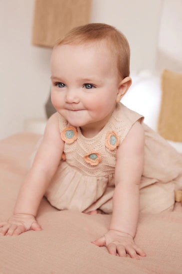 |Niña| Conjunto Vestido y Bloomer Beige con Detalle de Ganchillo para Bebé (0 meses a 2 años)