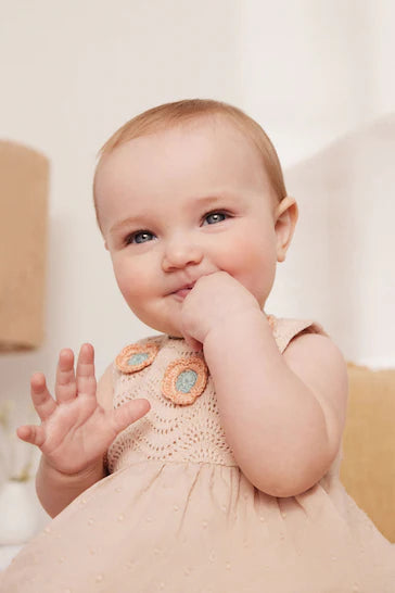 |Niña| Conjunto Vestido y Bloomer Beige con Detalle de Ganchillo para Bebé (0 meses a 2 años)