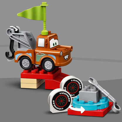 LEGO 10924 Juego del Día de la Carrera de Cars Rayo McQueen 