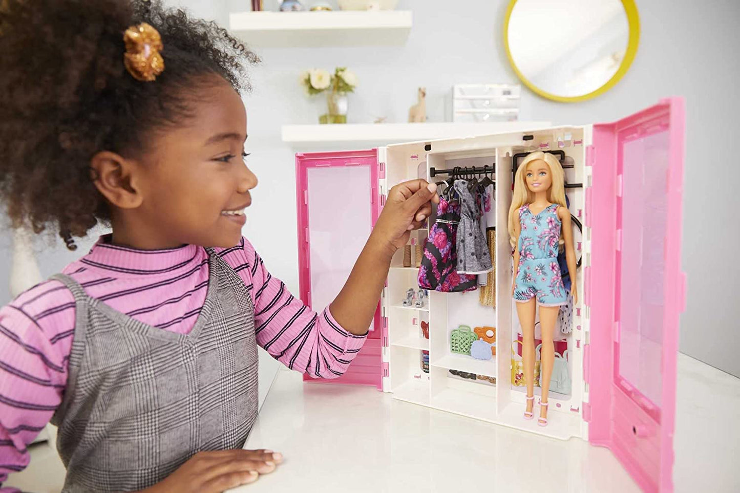 Barbie Fashionistas Ultimate Closet & Boneca