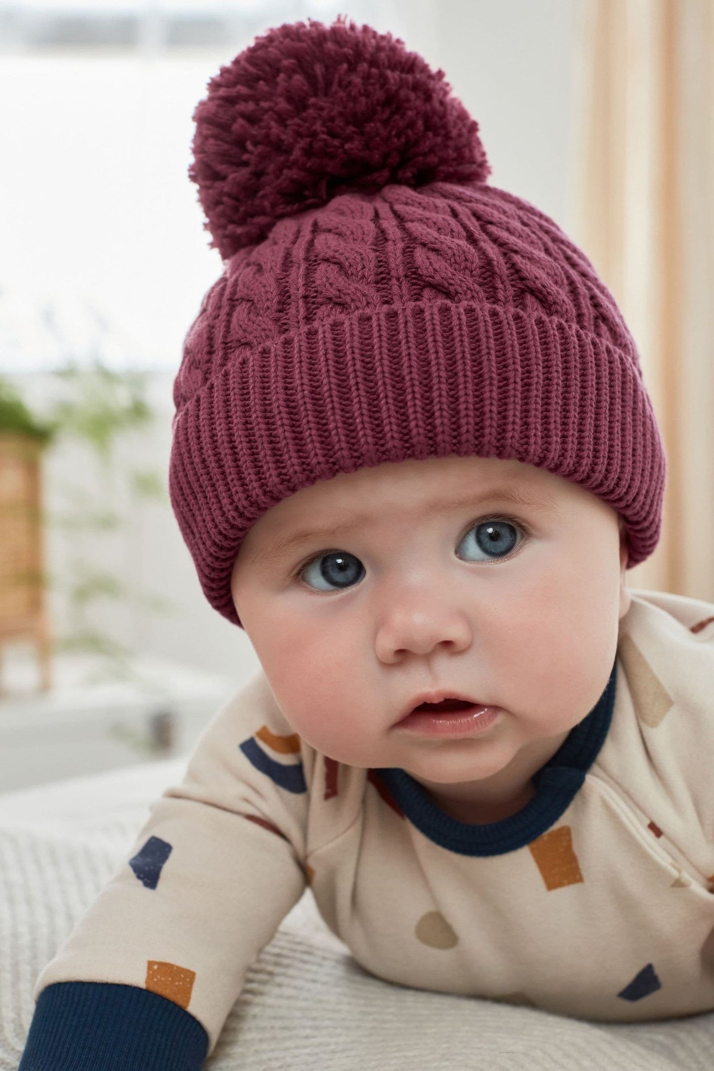 |Bebé| Gorro de malla con pompones / Morado Ciruela - (0 meses-2 años)